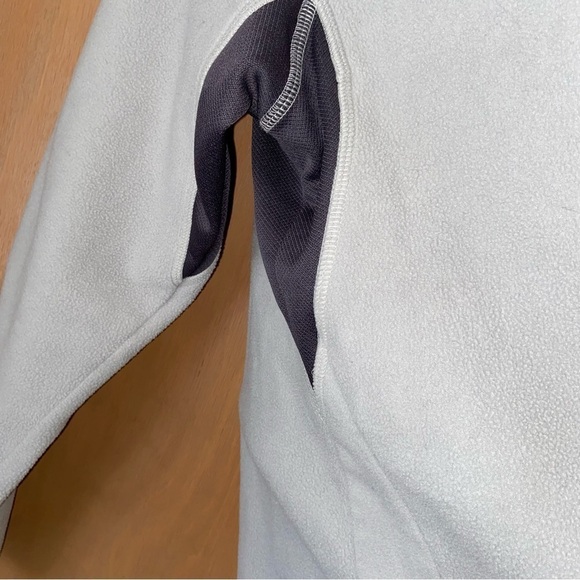 PING fleece half zipper fleece offers a deep breast pocket and wicking vents. - Picture 6 of 7
